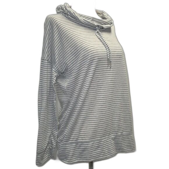 Calvin Klein Cowl Neck Lightweight Active Top Size Medium - Picture 2 of 9